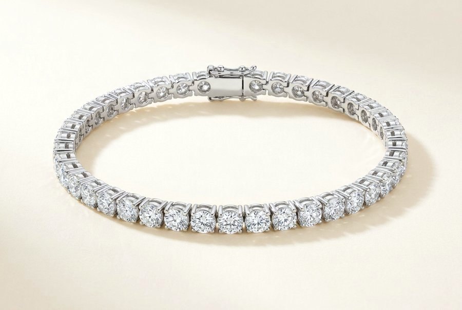 Diamond tennis bracelet in white gold